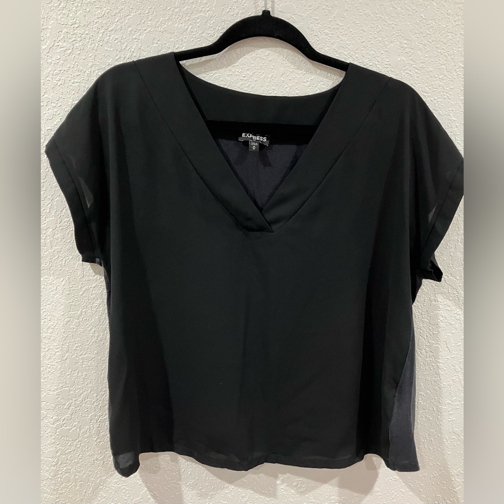 Black v neck short sleeve shirt